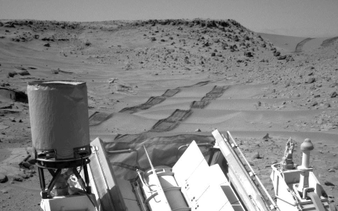 PIA17939: Curiosity Making Headway West of 'Dingo Gap'
